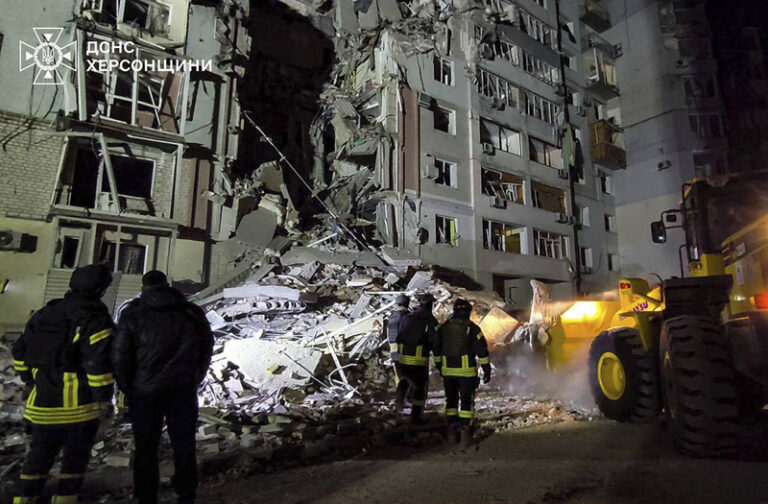 Masivní útoky Ruska na Ukrajinu: Plivnutí do tváře mezinárodnímu úsilí o mír