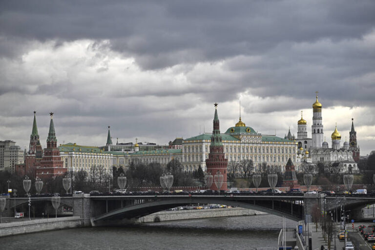 Kreml kritizoval Macronův návrh na rozmístění jaderných zbraní v Evropě