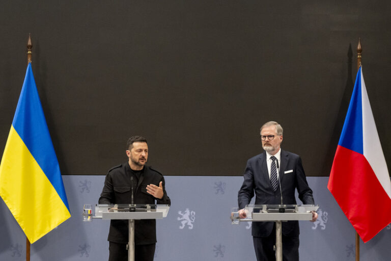 Fiala potvrdil Ukrajině podporu od ČR, Zelenskyj ocenil debatu se zbrojaři