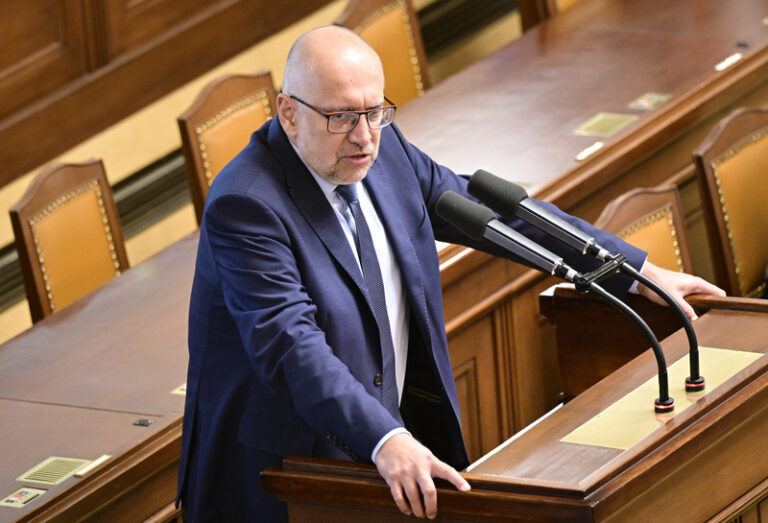 Sněmovna o převodu financování nepedagogů rozhodne 28. května