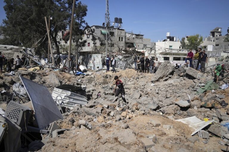 Izraelské údery na budovu školy a tržiště v Gaze zabily 38 lidí, uvádí Reuters