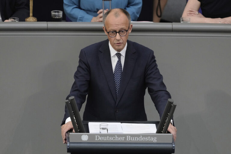 Merz ve vládním prohlášení slíbil podporu Ukrajině i hospodářský růst