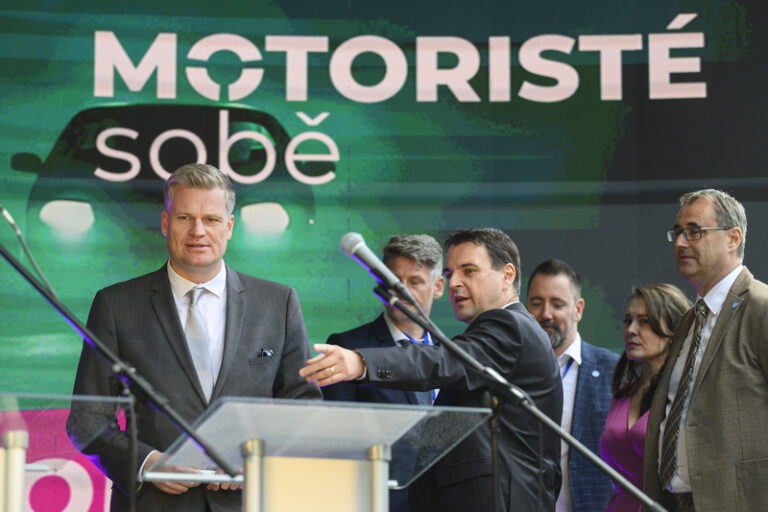 Motoristé osloví voliče v 182 městech, na tour Opravíme stát vyrazí příští týden