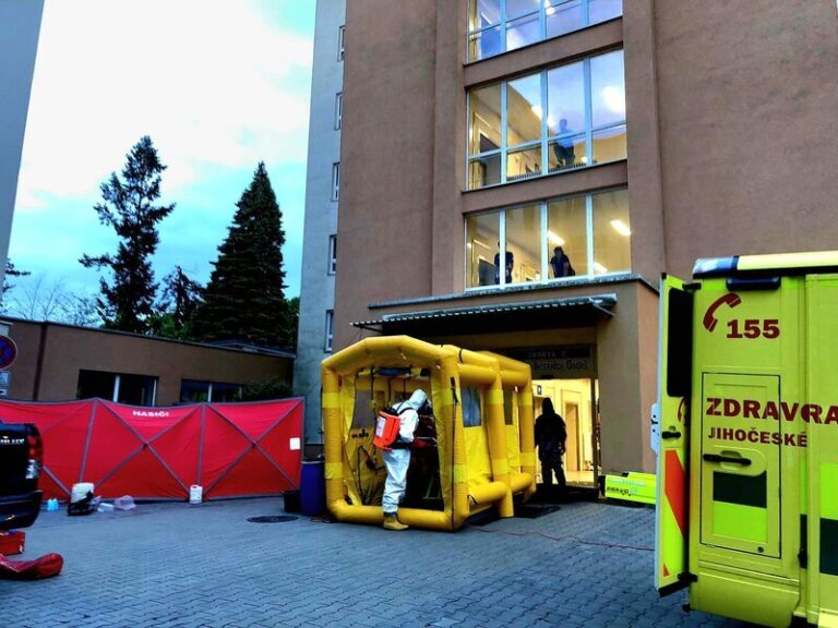 Muž na Bulovce s možnou nebezpečnou nákazou je stabilizovaný