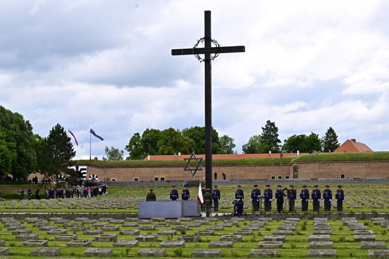 Fiala: Je povinností srovnávat nacistickou a dnešní propagandu