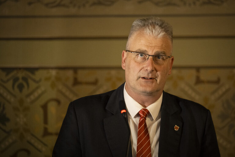 Zastupitelé Liberce odvolali Šolce z funkce náměstka kvůli obvinění z korupce