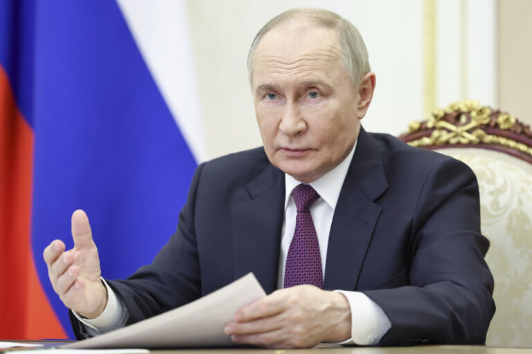 Rusko vytváří nárazníkovou zónu podél hranic s Ukrajinou, řekl Putin