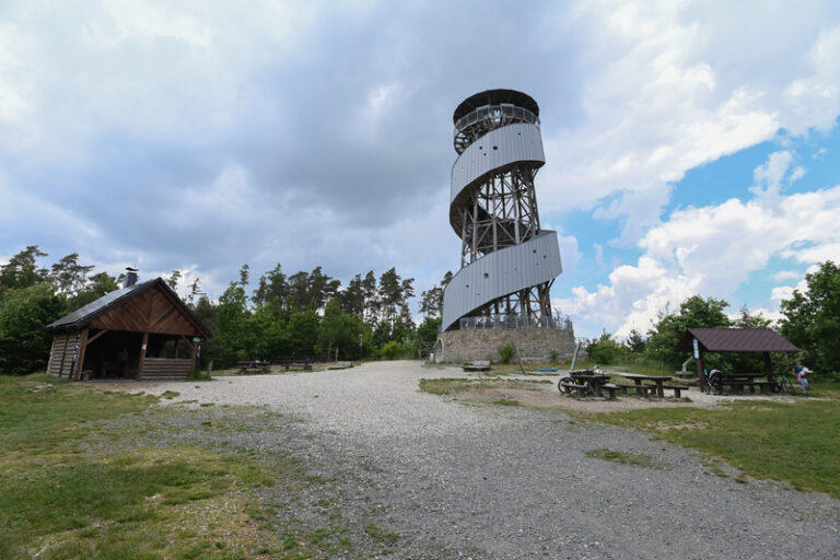 Mikroregion doporučil zbourat rozhlednu na Velkém Kosíři, návrh projednají obce