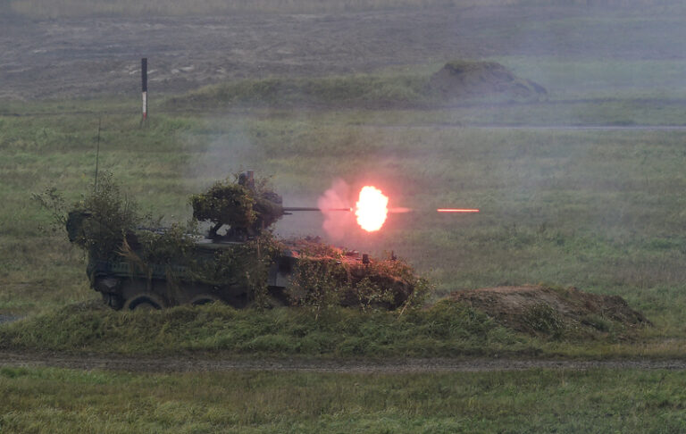 Analýza: Růst výdajů na obranu si v prvních letech vyžádá zvýšení dluhu