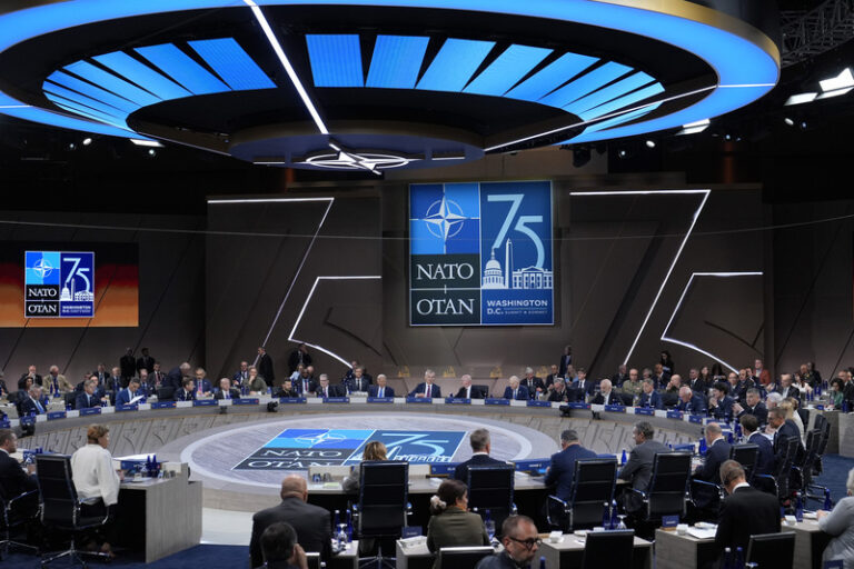 Země NATO odsouhlasily podobu prohlášení pro summit s výdaji na obranu 5 pct. HDP