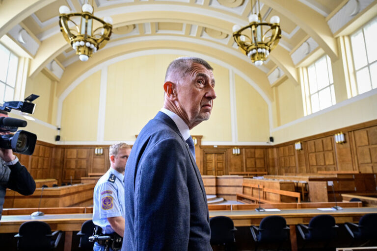 Právo: Vyšetřování Babiše ve Francii v kauze praní peněz dál pokračuje