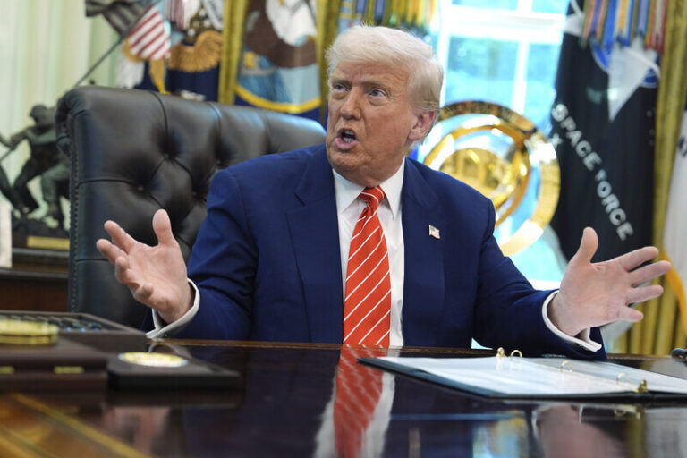 Trump: Evropa nedokáže pomoci s jadernými rozhovory s Íránem