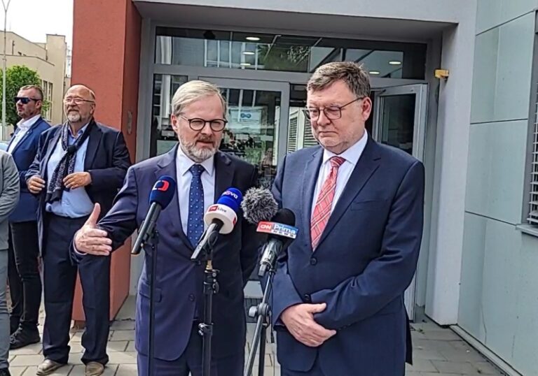 Fiala řekne v úterý, co dál po rezignaci Blažka, Pavel demisi vlády nechce