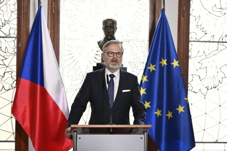 Fiala svolá kvůli kauze bitcoinů Bezpečnostní radu státu