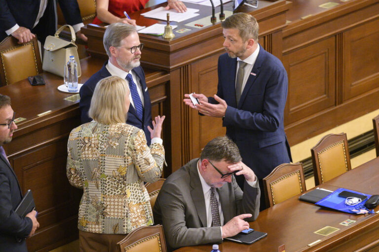 Sněmovna schválila odškodnění lidí šikanovaných komunistickým režimem