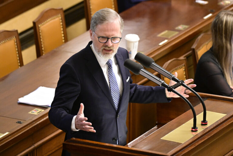 ČR bude dál prosazovat přijetí tvrdších sankcí proti Rusku, uvedl Fiala