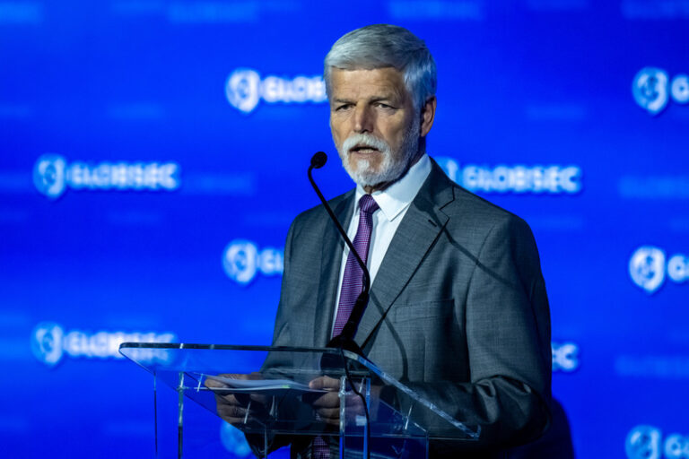 Průzkum: Pokud by prezident Pavel obhajoval mandát, má značné šance na zvolení