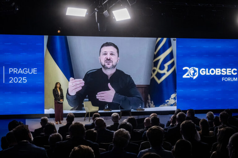 Ukrajina je připravena zvýšit výrobu dronů, chybí financování, řekl Zelenskyj