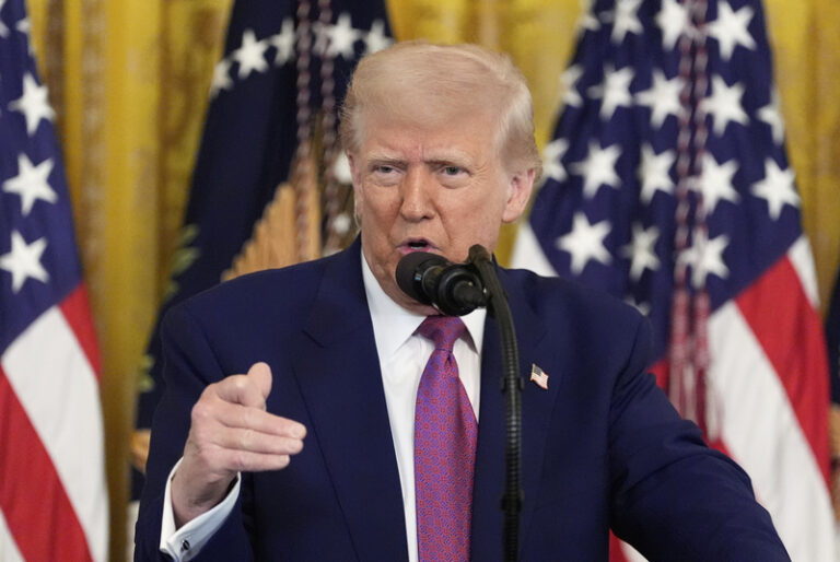 Trump by se rád vyhnul konfliktu s Íránem, za možný má ale útok Izraele