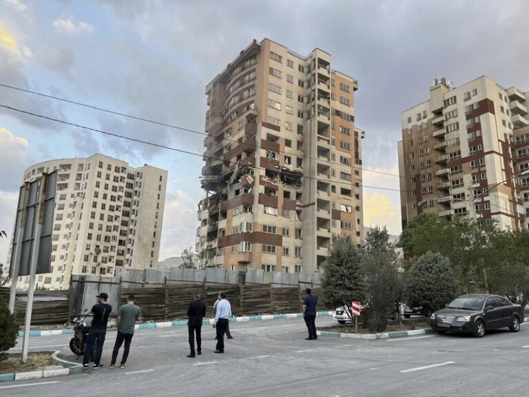 Izrael při rozsáhlém útoku na Írán zasáhl jeho jaderný provoz i vojenskou elitu