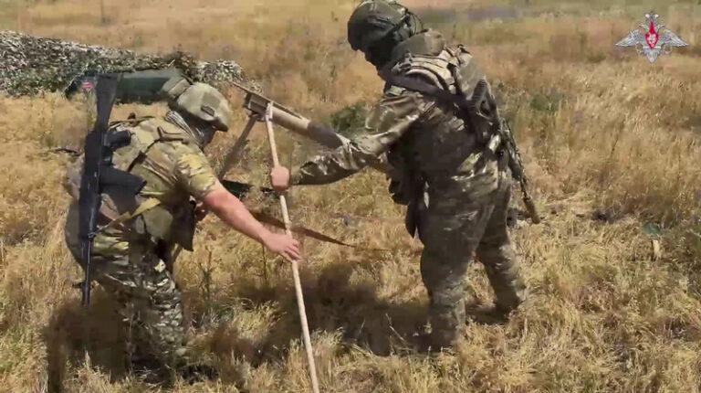 Nejméně devět mrtvých a desítky raněných po ruském útoku na Dnipro