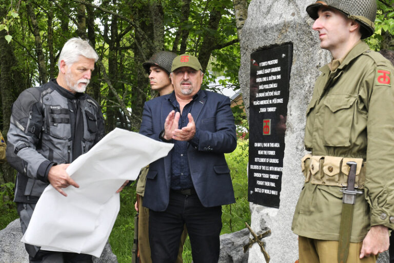 Pavel: Je třeba dělat vše, aby válka na Ukrajině skončila a nepřišla k nám