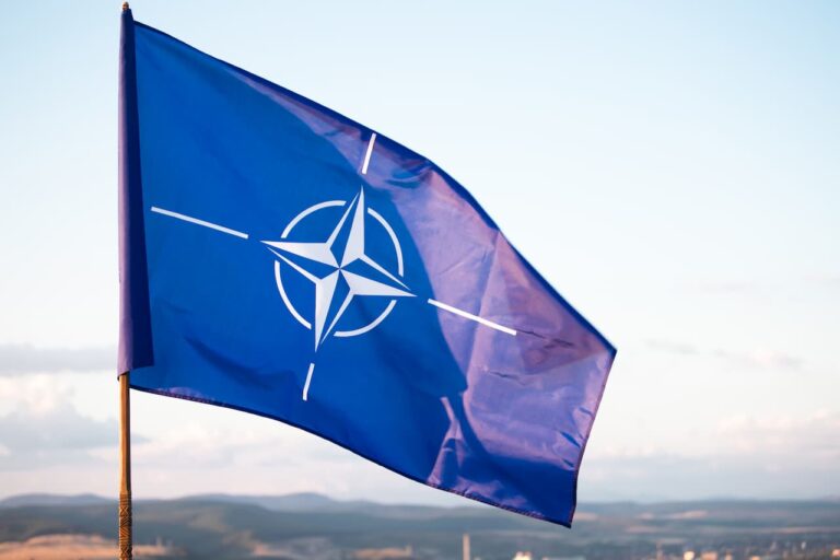 Evropa na rozcestí: NATO varuje před ruskou a čínskou hrozbou