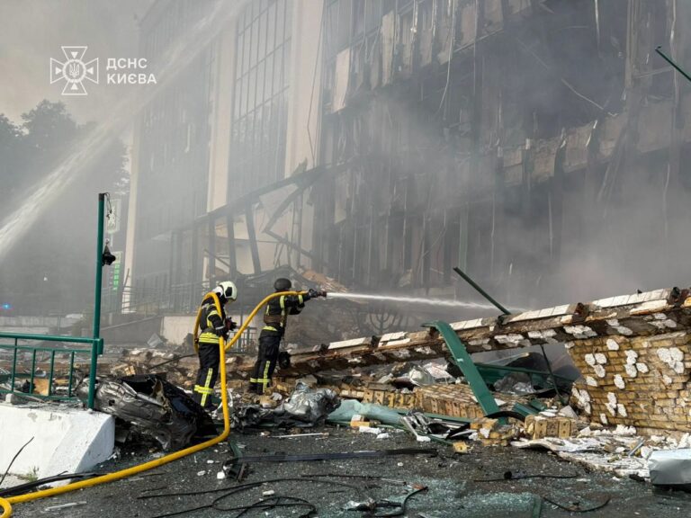 Největší ruský vzdušný útok na Kyjev od začátku války: Cílem byly civilní objekty, včetně porodnice