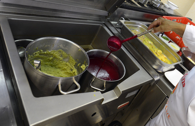 Školské odbory žádají Pavla o veto školského zákona kvůli financování nepedagogů