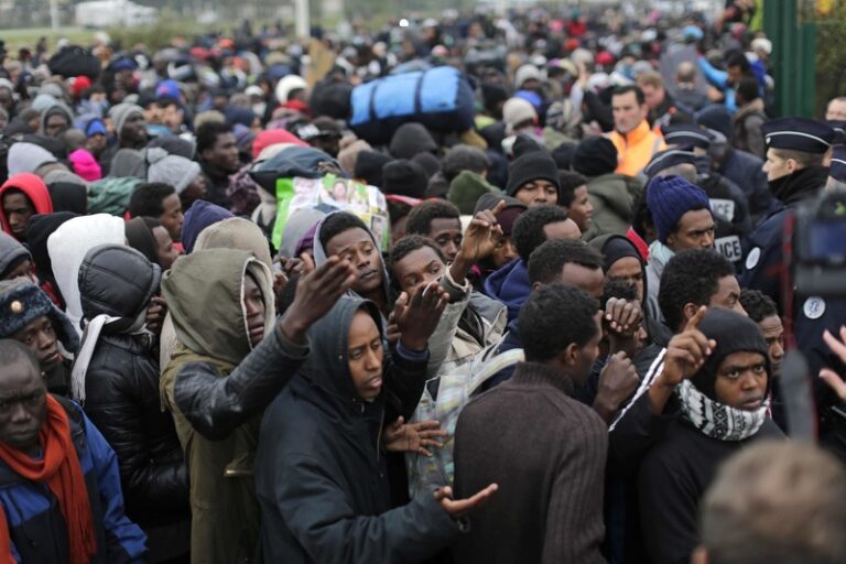 Do Británie za půl roku připlulo na člunech téměř 20.000 migrantů, dosud nejvíce