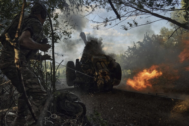Iniciativa Dárek pro Putina vybrala 60 mil. na děla, spouští sbírku na drony