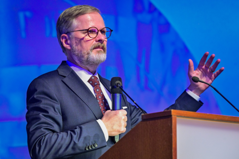 Fiala a experti: Americká cla mohou zpomalit ekonomiku ČR