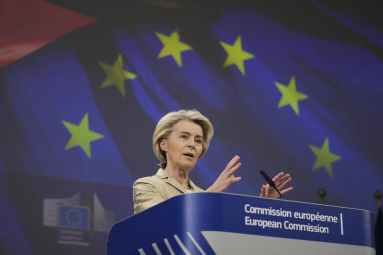 Europoslanci budou hlasovat o nedůvěře komisi von der Leyenové