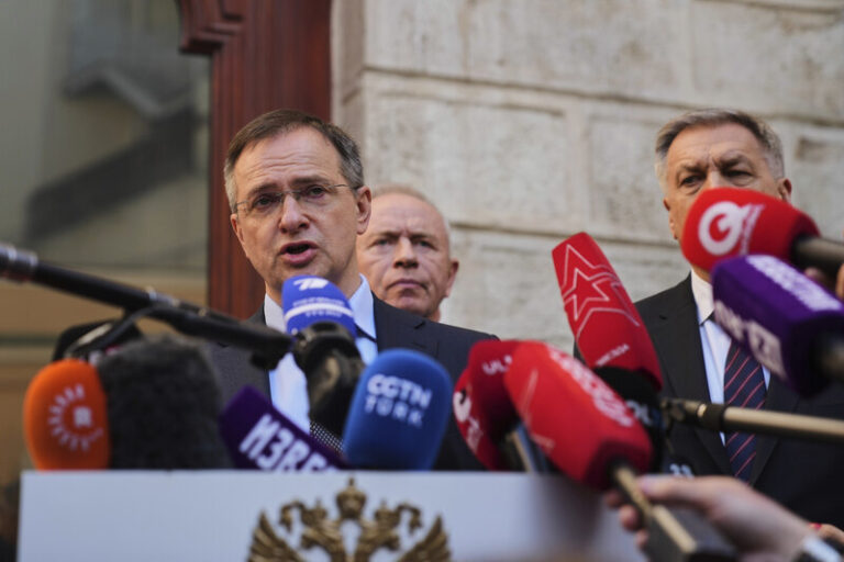 Jednání Ukrajinců s Rusy je naplánováno v Istanbulu na večer, píší agentury