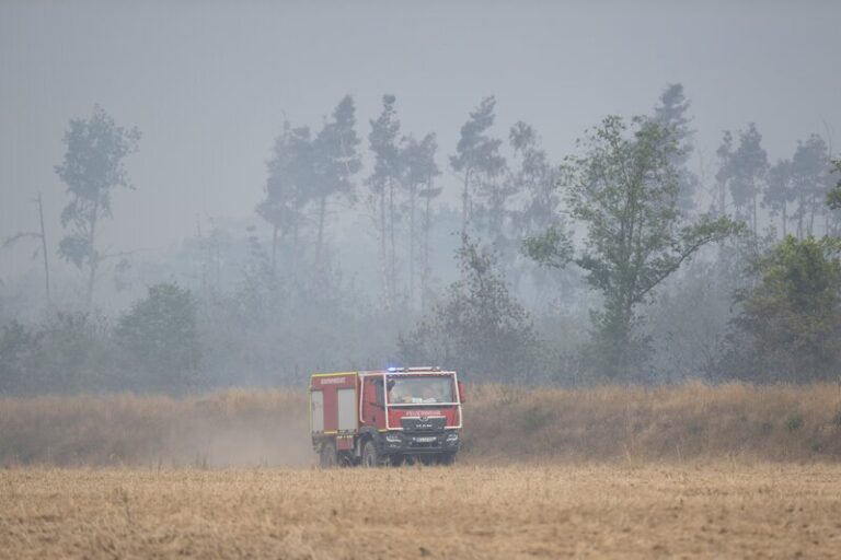 Hasiči: Kouř nad části Libereckého a Ústeckého kraje je z požáru lesa v Německu