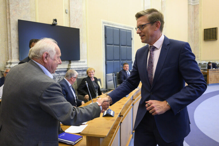 Zaměstnavatelé a odbory podporují snahu vlády o změnu systému emisních povolenek