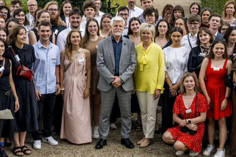 Prezident Pavel se v Lánech setkal s mladými aktivními lidmi z celé ČR