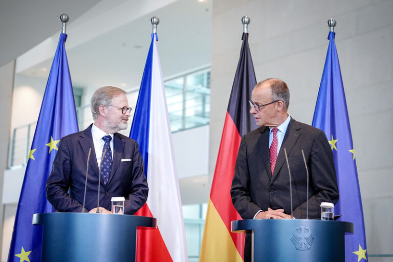 Německé hraniční kontroly nesmí být dlouhodobé, řekl Fiala v Berlíně