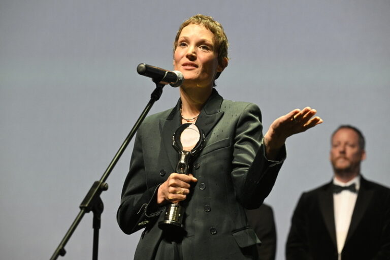 Cenu prezidenta MFF převzali Sarsgaard a Kriepsová