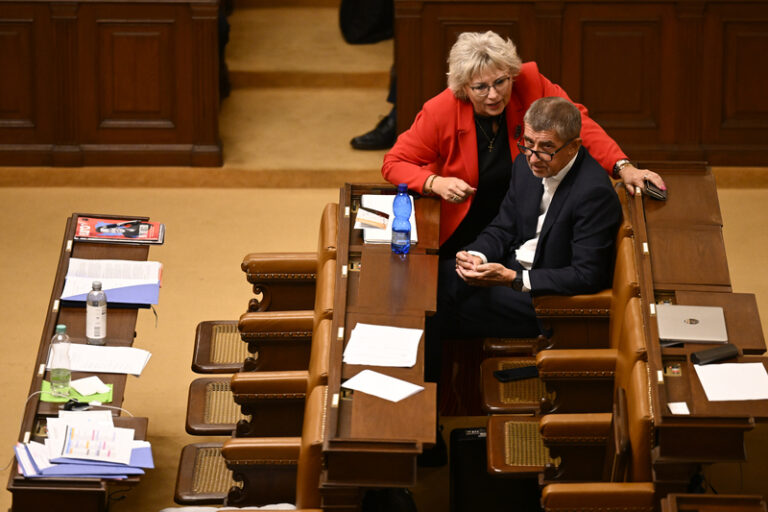 Setrvání Balaštíkové na kandidátce by bylo neudržitelné, míní politologové