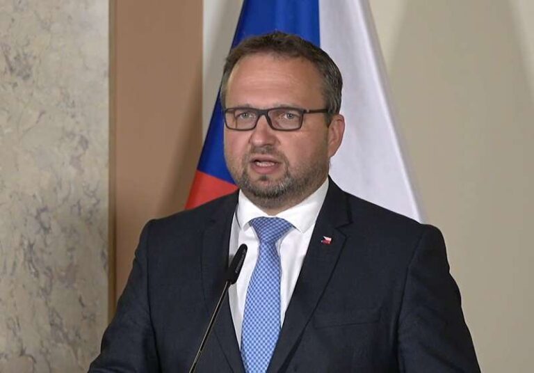 Jurečka v ČT: Minimální mzda příští rok vzroste na 22.400 korun