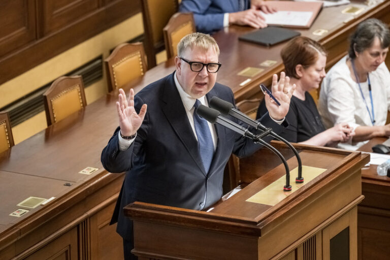 Mimořádná schůze Sněmovny k bitcoinům je zbytečná, řekl Juchelka