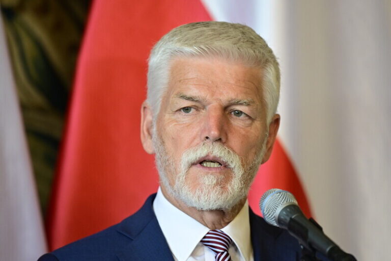 Hrad: Mezi prezidenty ČR a Číny není přímá komunikace