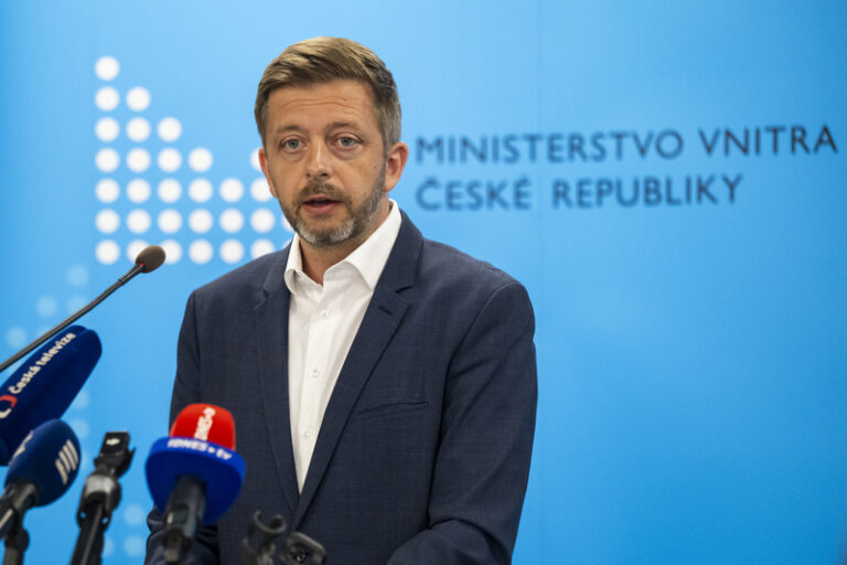 Rakušan: Zájem o korespondenční volbu poroste postupně, lhůtu připomenou úřady