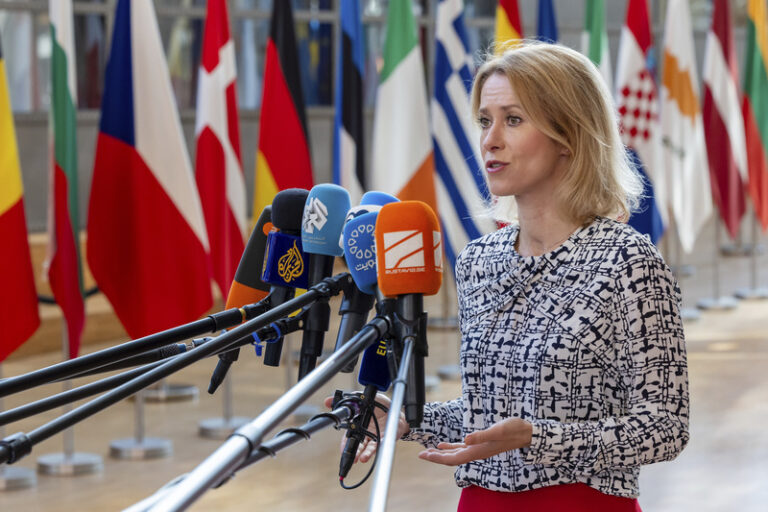 Kallasová chce, aby Rusko platilo reparace, pokud chce zpět majetek