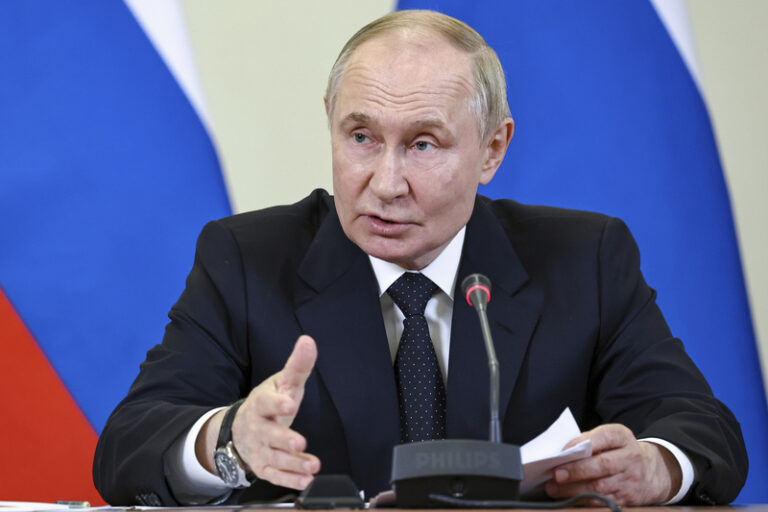 Putin slibuje nové odzbrojovací dohody, pokud summit uspěje