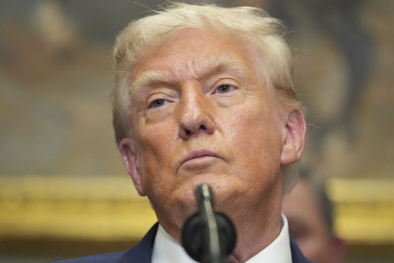 Trump chce Indii výrazně zvýšit clo, a tak ji potrestat za nákupy ruské ropy