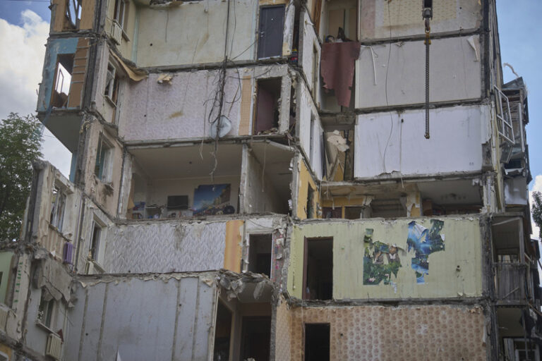 Kyjev hlásí sestřel stovek ruských dronů a desítek střel; Moskva desítek dronů