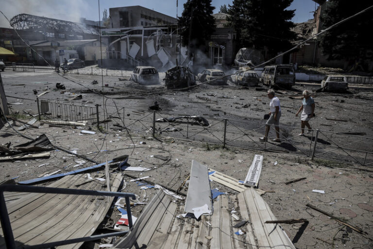 Útoky na Ukrajinu si vyžádaly tři mrtvé, stejný počet obětí hlásí také Rusko