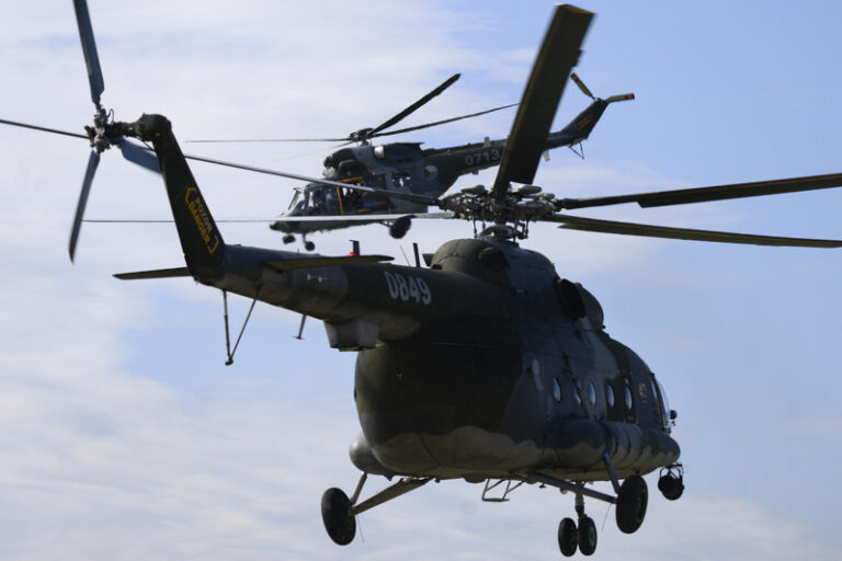 Posádky vrtulníků z osmi zemí Evropy cvičí záchranné operace v Česku